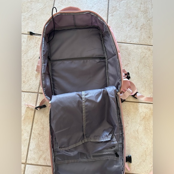 Amazon travel backpack - Picture 5 of 12